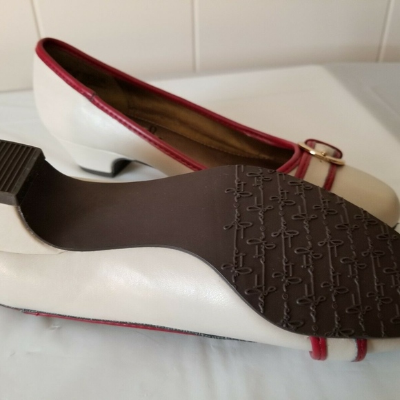 HUSH PUPPY SOFT STYLE BONE/D RED  LOW HEEL SZ 6 - Picture 6 of 7